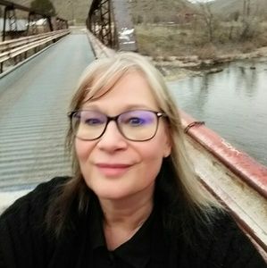 Meet your Posher, Laura